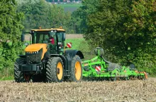 JCB Fastrac 8330 - jak ciagnik stworzony do transportu radzi sobie podczas prac polowych? test ciągnika podczas prac polowych oraz hamownia