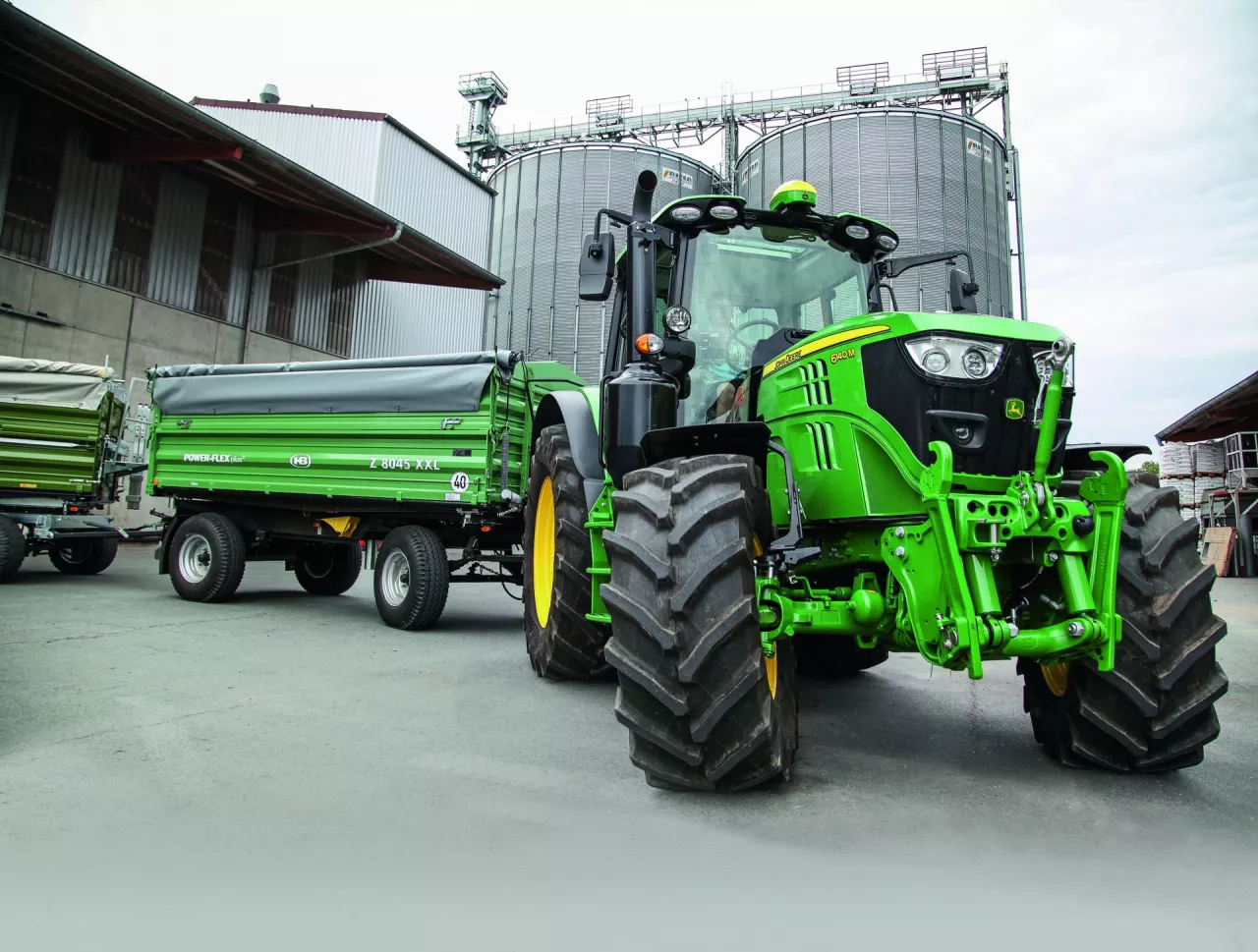 Ile paliwa spala John Deere 6140M AutoPowr podczas pracy? test ciągnika na hamowni test ciągnika podczas pracy