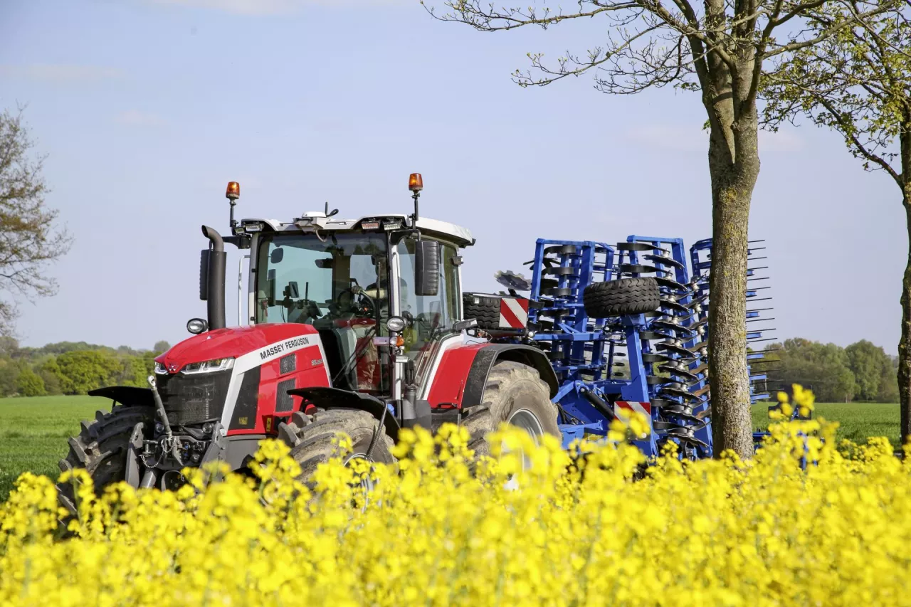 Test ciagnika Massey Ferguson 8S.265 Dyna-7 ile paliwa spala ciagnik rolniczy Massey Ferguson 8S.265 Dyna-7