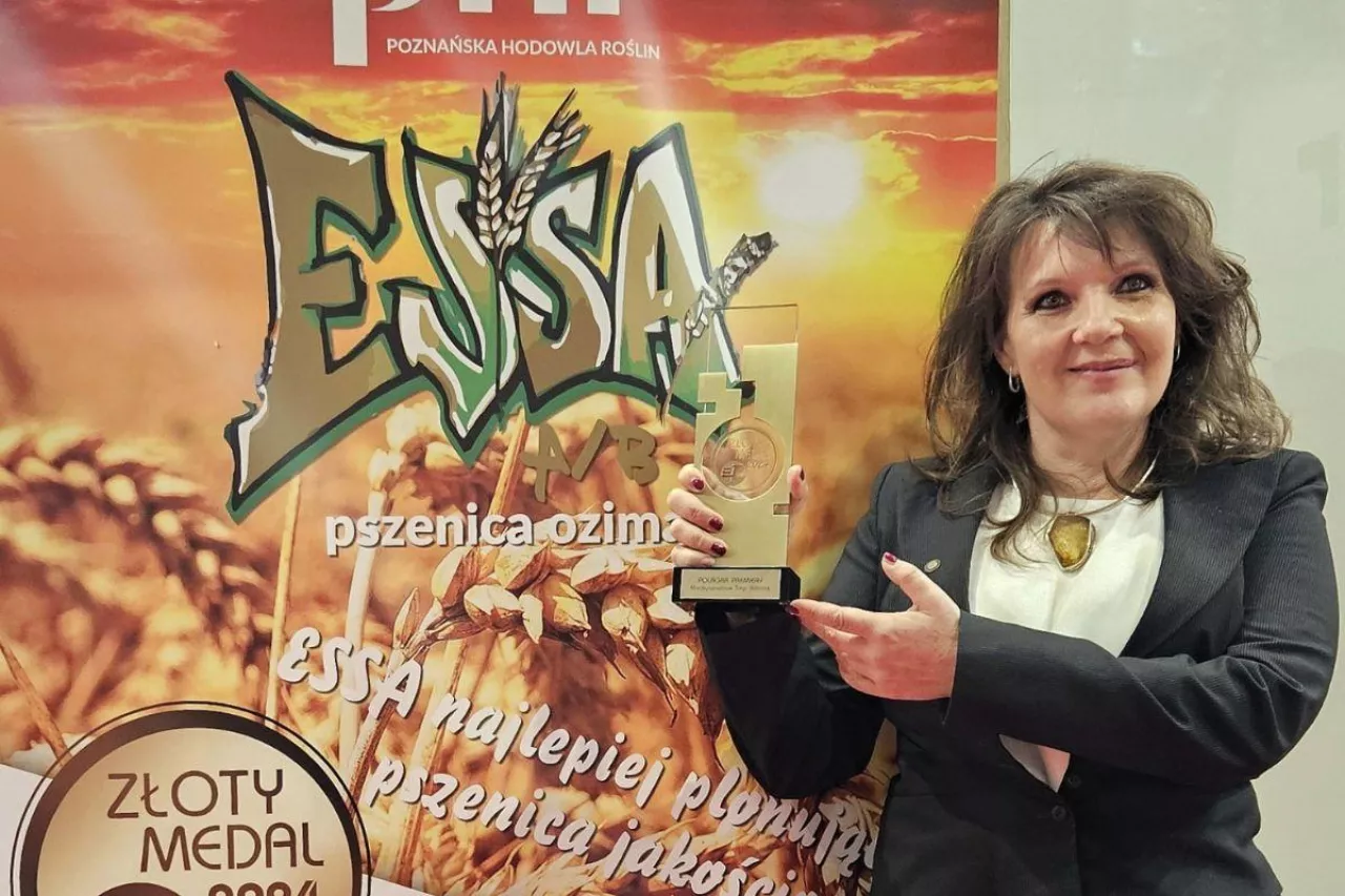 &lt;p&gt;Danuta Hądzlik, prezes zarządu Poznańskiej Hodowli Roślin ze złotym medalem dla pszenicy ozmiej Essa&lt;/p&gt;