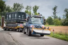 Mercedes-Benz Special Trucks i Mörtlbauer zaprezentowali dwa prototypowe pojazdy napędzane przez standardowe silniki wysokoprężne, ale zasilane wodorem. Czy ten rodzaj alternatywnego paliwa ma szansę podbić świat pojazdów spalinowych?