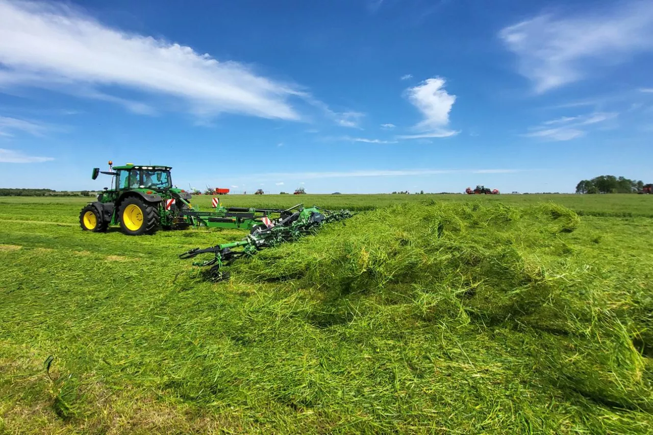 Nowość Samasz na Agro Show 2024 - przetrząsacz P10-1100T.