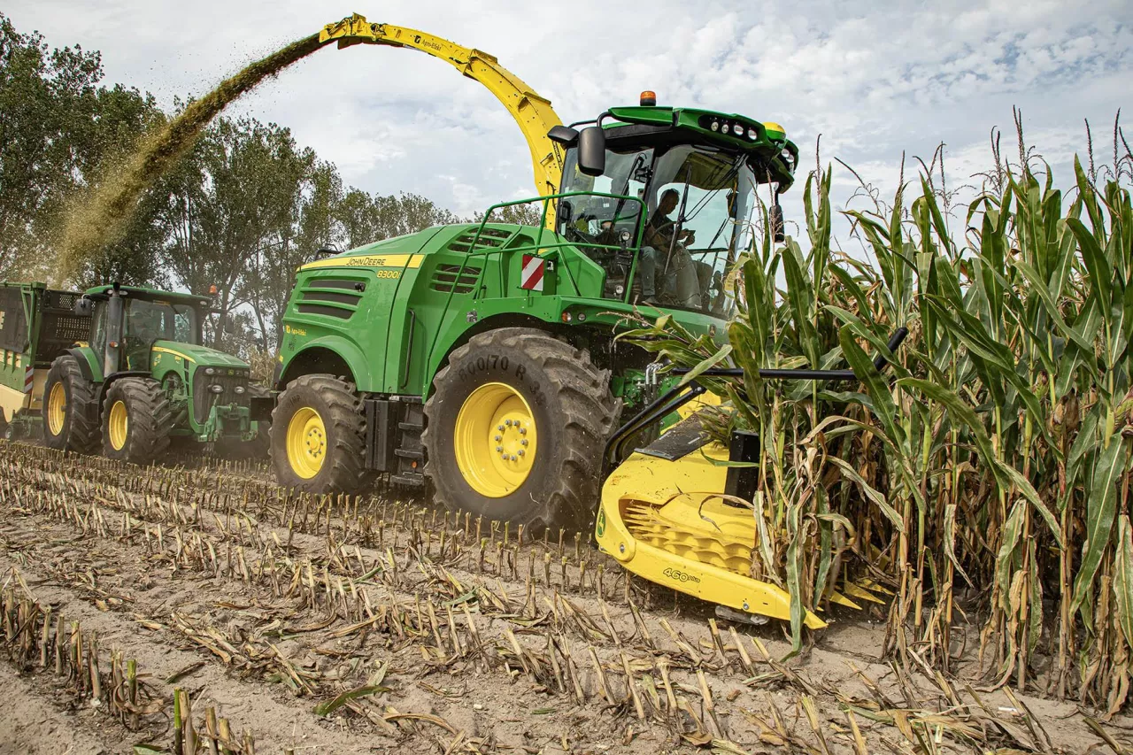 Święto Kukurydzy 2024 - sieczkarnia John Deere