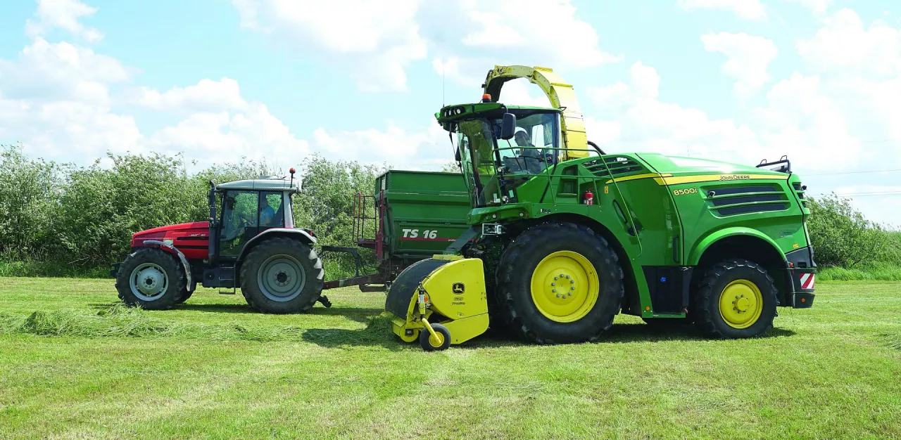 Sieczkarnia John Deere 8500i na Święcie Kukurydzy. Jak się sprawdza?