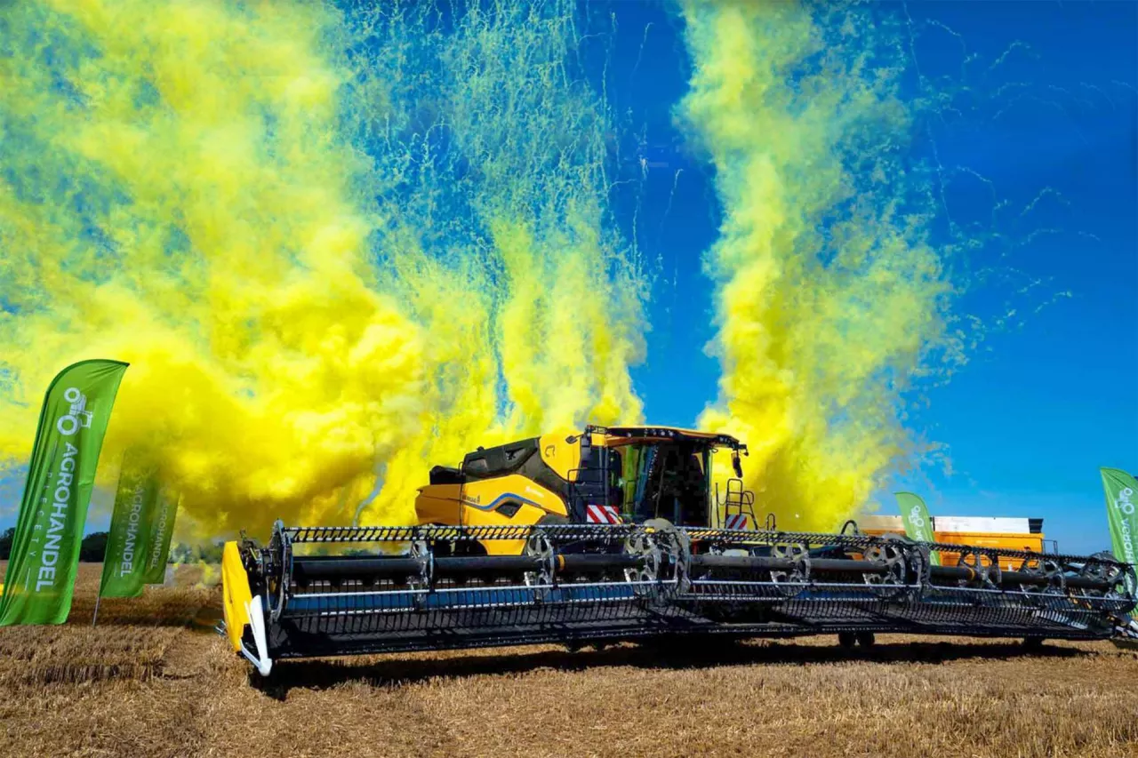 Podczas eventów zorganizowanych przez autoryzowanych dealerów marki AgrosWrońscy, Agrohandel, Raitech, Perkoz oraz Adler Agro uczestnicy mieli okazję wziąć udział w odsłonięciach maszyny.