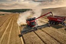 Marka Case IH kontynuuje świętowanie ”Roku Kombajnów”, oficjalnie wprowadzając na rynek serie Axial-Flow 160 i 260, dostępne na żniwa w 2025 r.