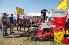 Polska jest jednym z istotnych rynków dla marki Pöttinger. Na zdjęciu fragment potężnego stoiska na targach Agro Show 2024 