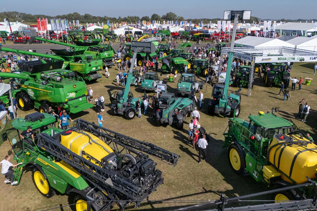 Dokładnie 25 lat temu John Deere pojawił się w Polsce, kraju odgrywającym kluczową rolę w europejskiej produkcji rolnej.