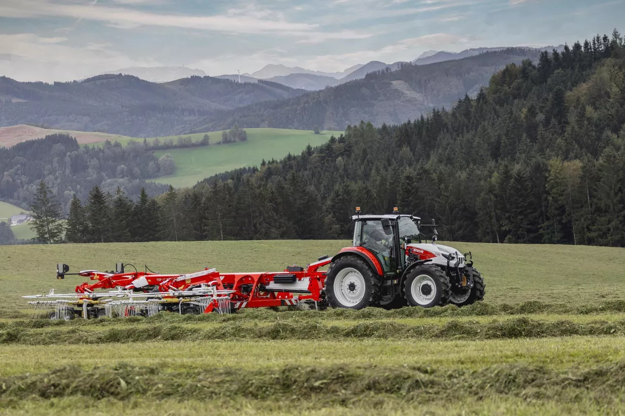 Nowe ciągniki STEYR Plus o mocy 80-117 KM i zestawem technologii do rolnictwa 4.0