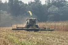 Prototypowa 16-rzędowa przystawka Kemper i John Deere.