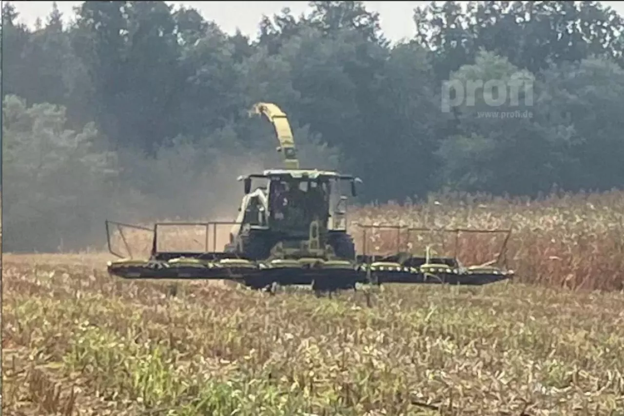 Prototypowa 16-rzędowa przystawka Kemper i John Deere.