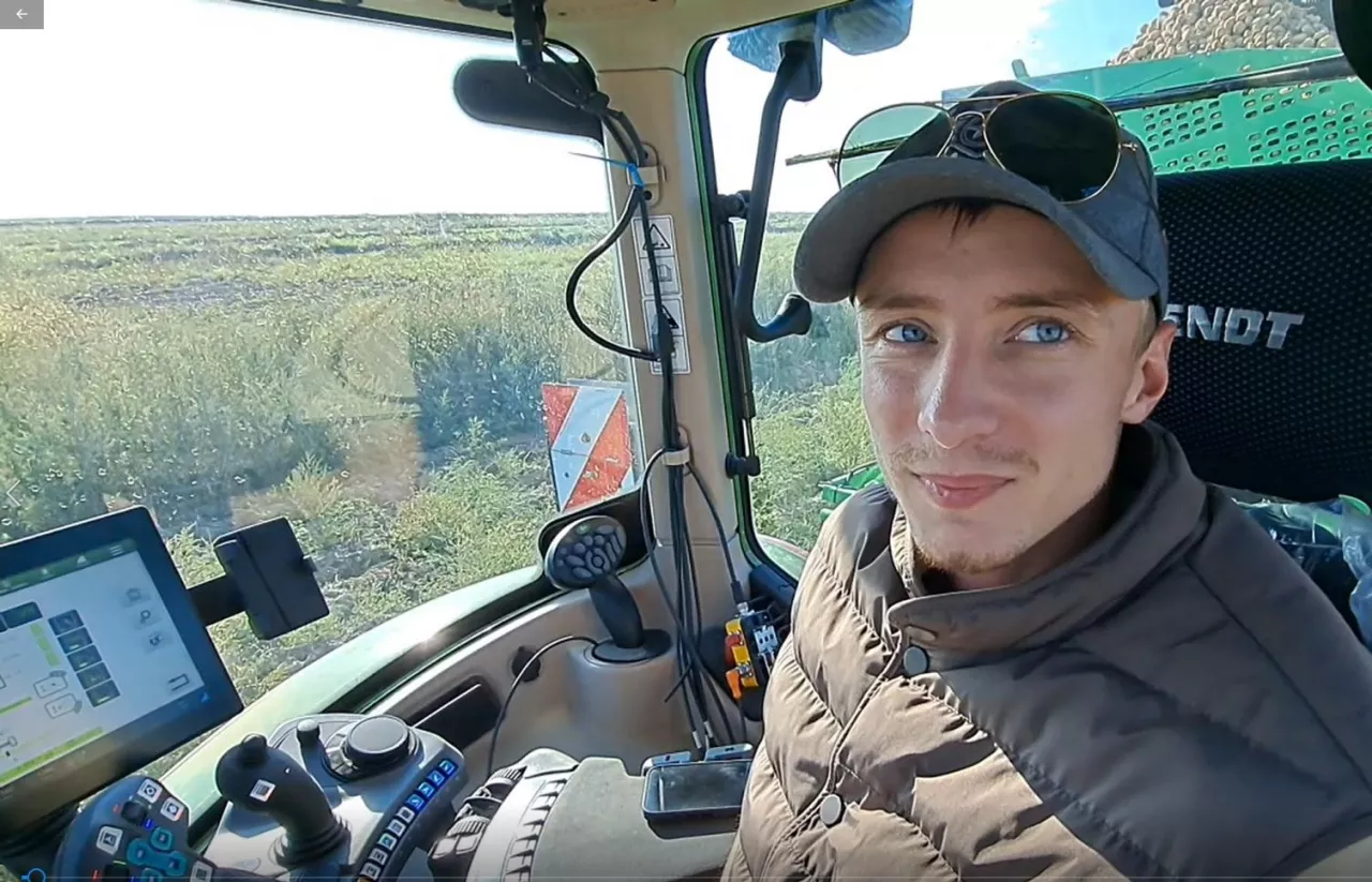 Marcin Gryn testuje nowy kombajn do ziemniaków. Jak sobie radzi na ciężkich glebach?