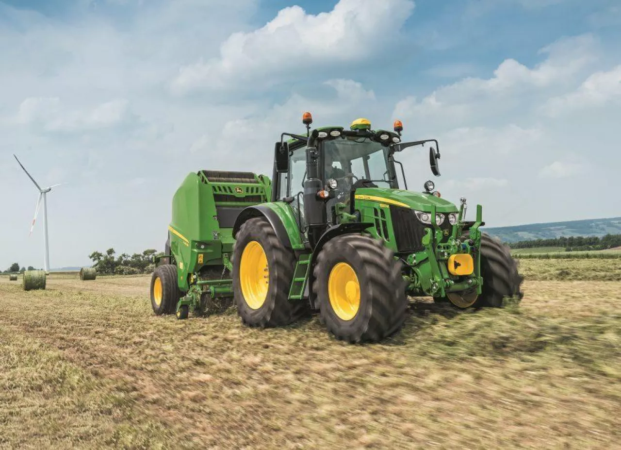 John Deere 6120M AutoPowr - TOTY 2022