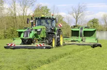 Kosiarka czołowa XDF 301 SH to nowy model, a kosiarka tylna KDD 911 STH zyskała ISOBUS. Fot. Brüse
