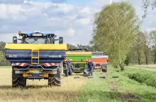 W naszym porównaniu brały udział trzy rozsiewacze, każdy z dwoma systemami rozsiewu granicznego. Fot. Lütke Hockenbeck, Böhrnsen (3), Lossie (2)