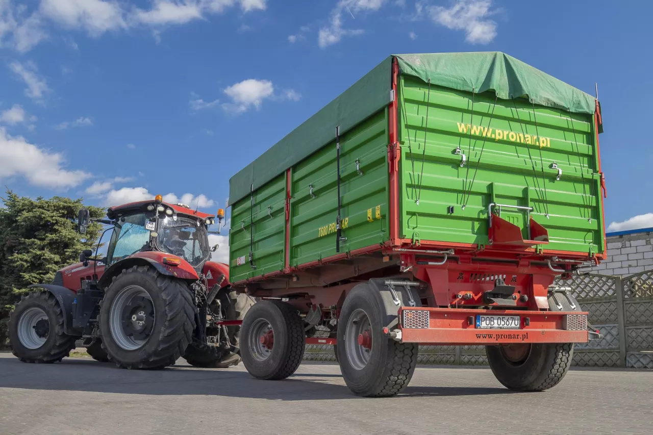 Model T680 o ładowności ok. 13 ton to największa dwuosiowa przyczepa w ofercie producenta z Narwii. Fot. Siara