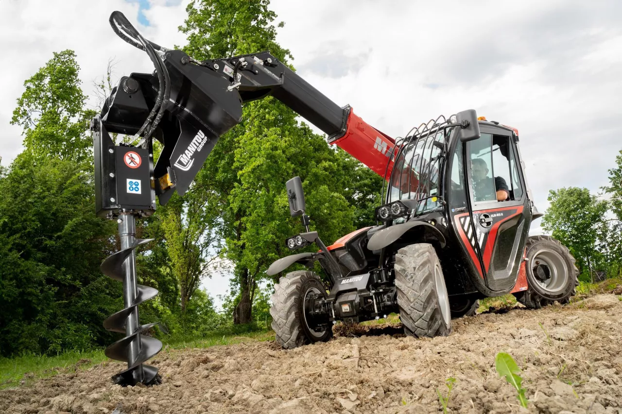 Manitou zaprezentował kompaktową przyczepę transportową do małej ładowarki teleskopowej ULM