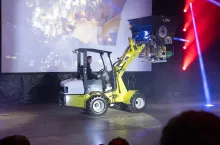 Fliegl wchodzi na rynek ładowarek z nowym modelem 2527 przejętym od Kaweco.