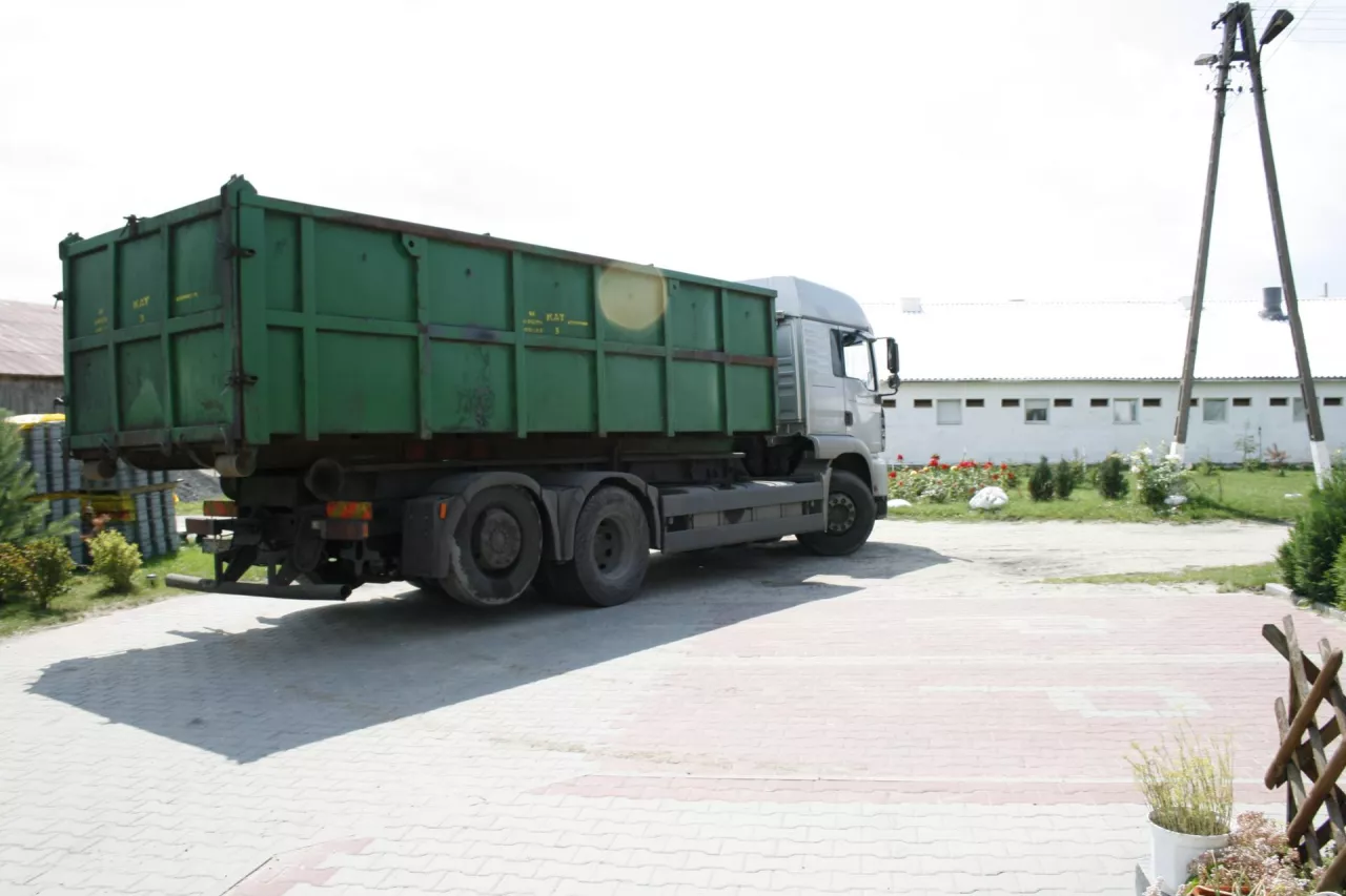 Czy ciężarówki wykorzystywane w gospodarstwach rolnych powinny podlegać podatkowi transportowemu?