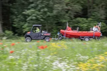Kioti K9 świetnie poradził sobie w holowaniu i wodowaniu łodzi ratunkowej w OSP Dopiewo.