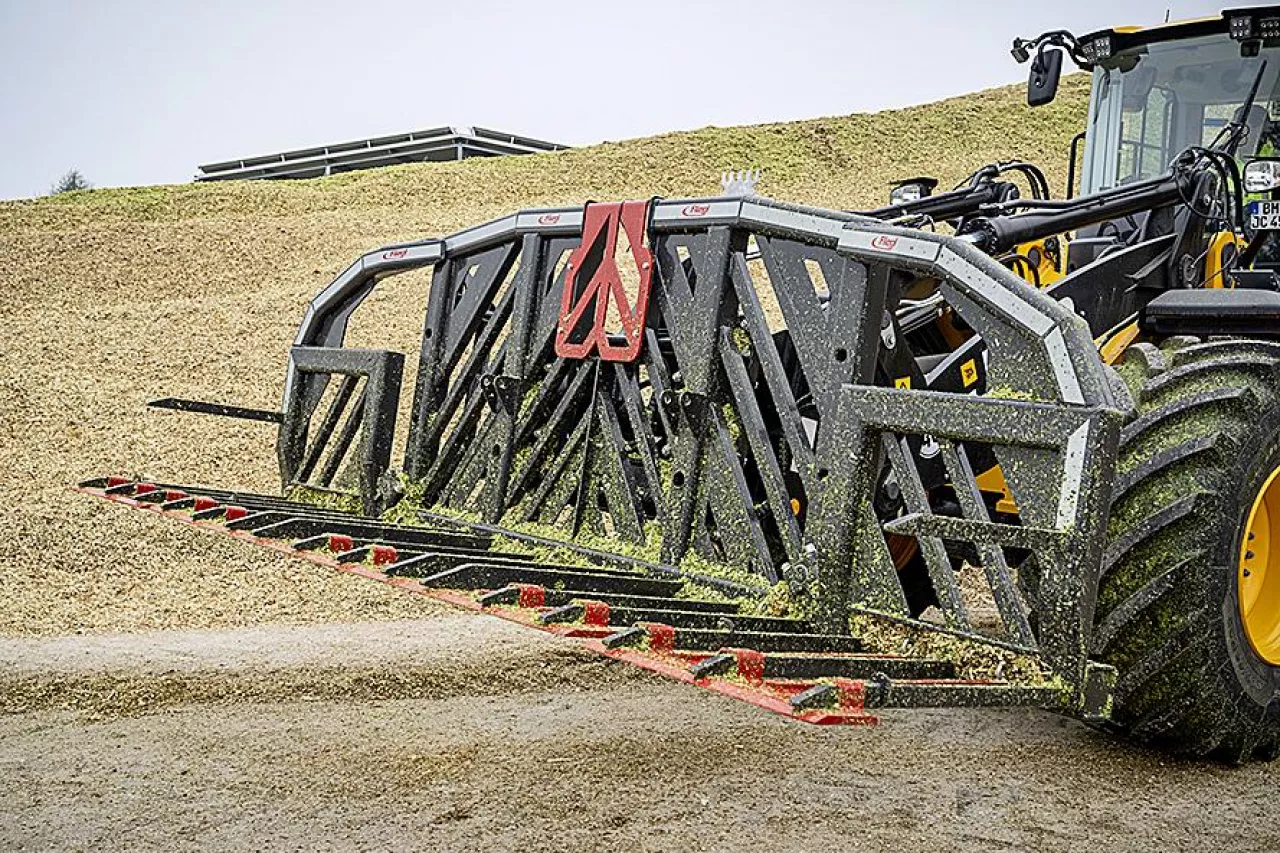 Widły Fliegl o szerokości 4,30 m to zupełnie nowy model na rynku, jeden z pierwszych był u nas w teście.