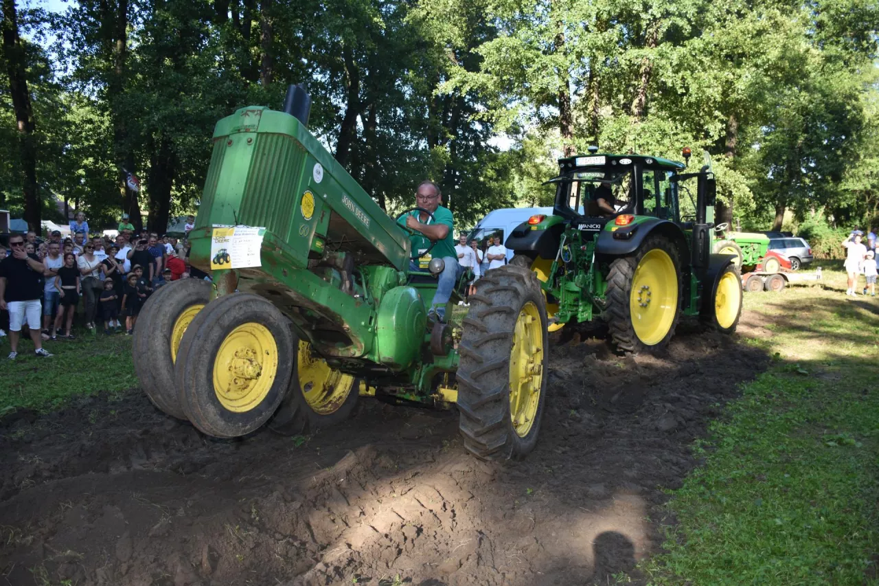 John Deere 60 w starciu z 6130 M