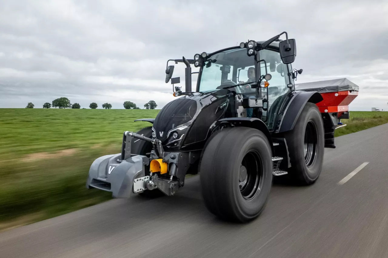 Valtra wprowadza nawigację i ISOBUS w ciągnikach serii A.