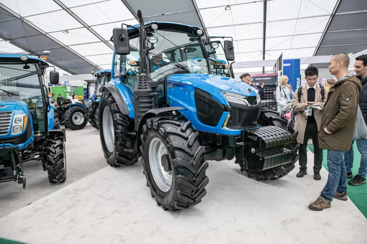 Boom na ciągniki z Chin i Korei. Te marki notują rekordowe wzrosty w Polsce
na zdjęciu: LS Tractor