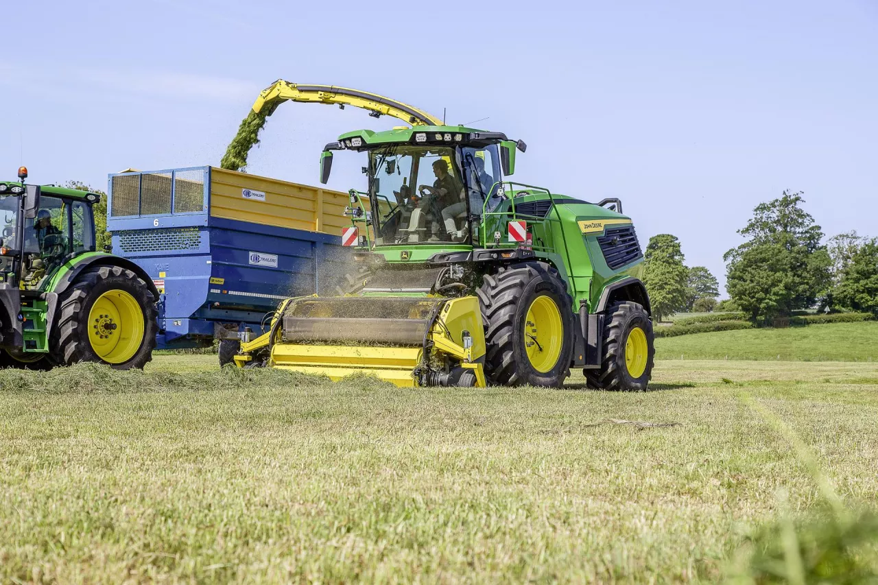 sieczkarnia polowa John Deere F8 600 i F9 
