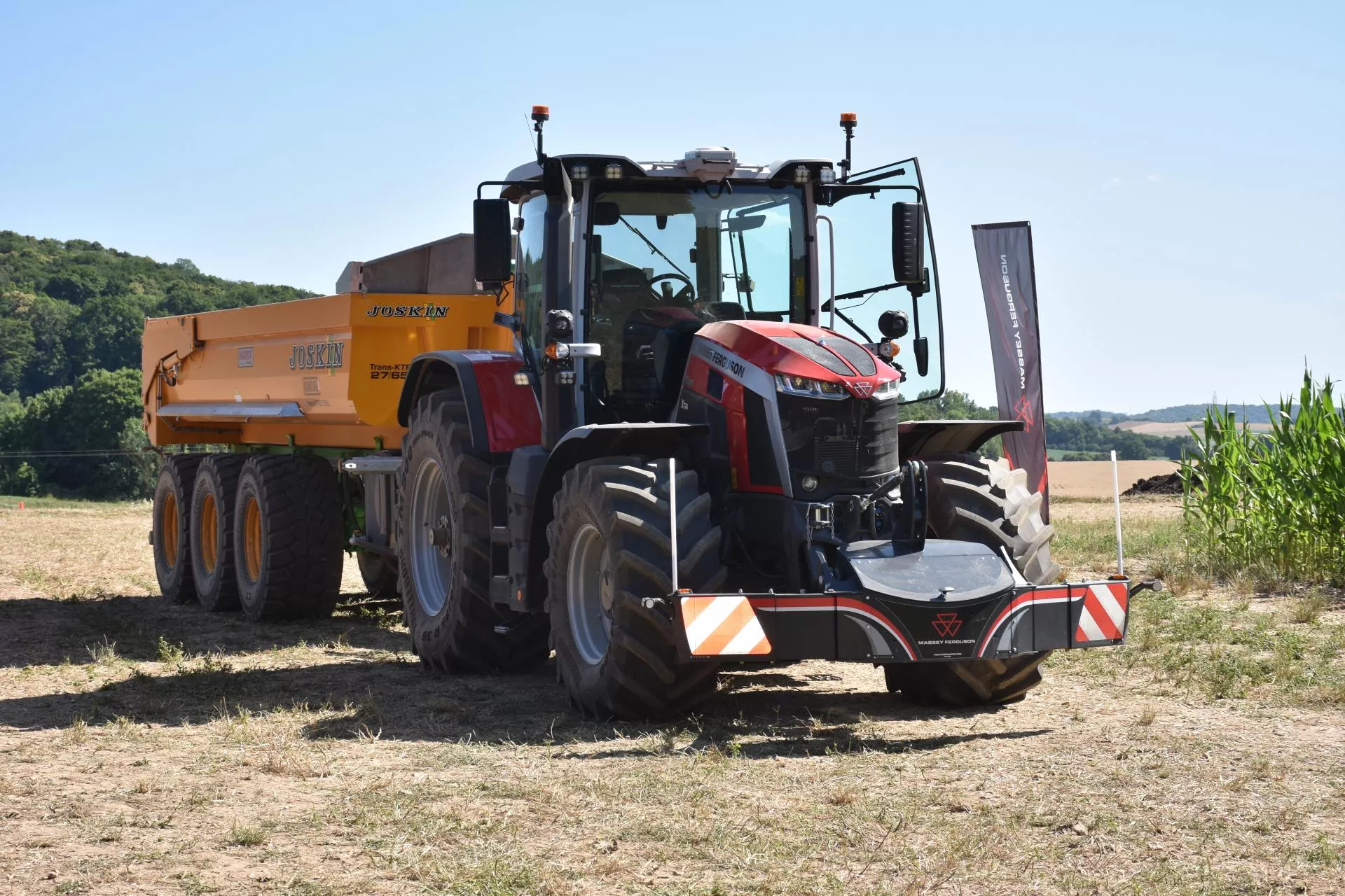 Massey Ferguson MF 8S.225 フルブラックエディション Traktory Massey