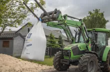 Opinia rolnika na temat ładowaczy czołowych Intertech jak ładowacz czołowy intertech radzi sobie w gospodarstwie ocena rolnika o użytkowaniu ładowacza czołowego marki intertech