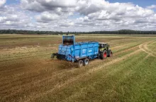 Areną do testów rozrzutnika Buffalo były były Stadniny Iwno utrzymującej ok. 600 sztuk bydła. Fot. Siara