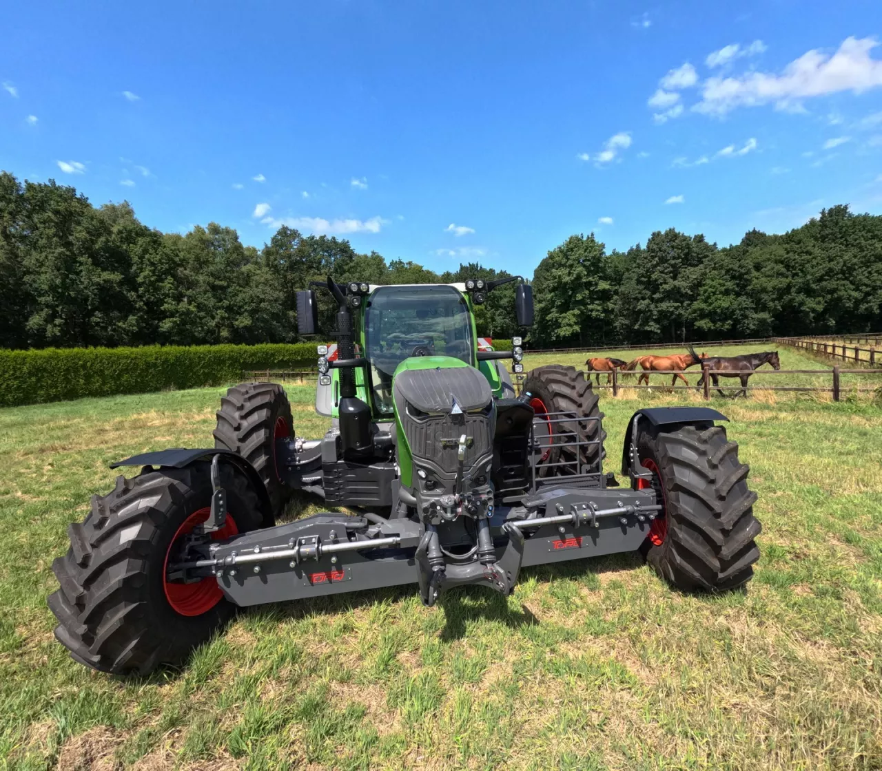 Według informacji OC-Group ciągnik Fendt 728 Vario został przebudowany do prac przemysłowych.
