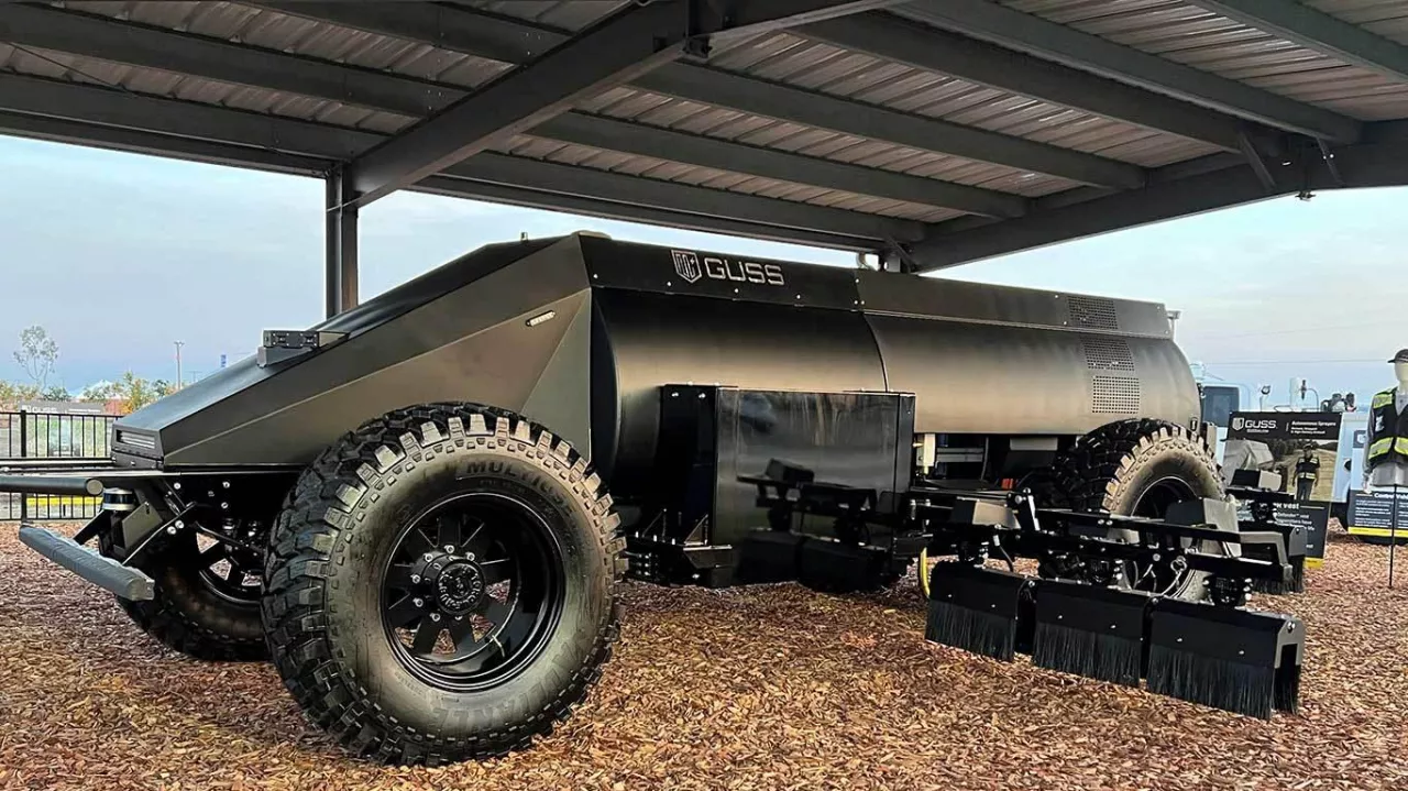 John Deere robi rewolucję. Jeden operator obsłuży 8 opryskiwaczy naraz