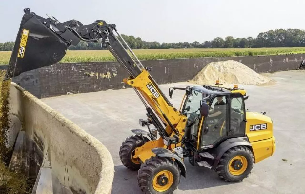 przegubowa ładowarka teleskopowa JCB TM 280S