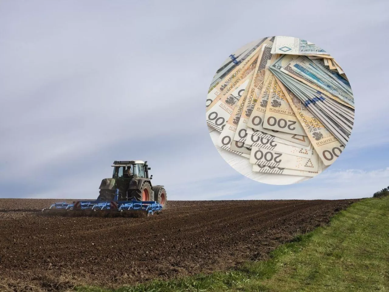 pole, traktor, banknoty