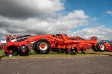 601560