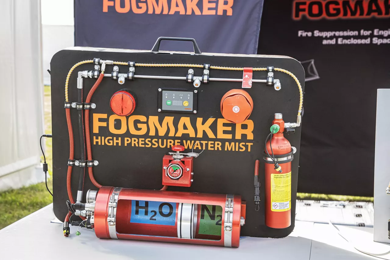 Fogmaker to prosty i automatyczny system gaszenia zarzewia ognia w maszynach rolniczych.