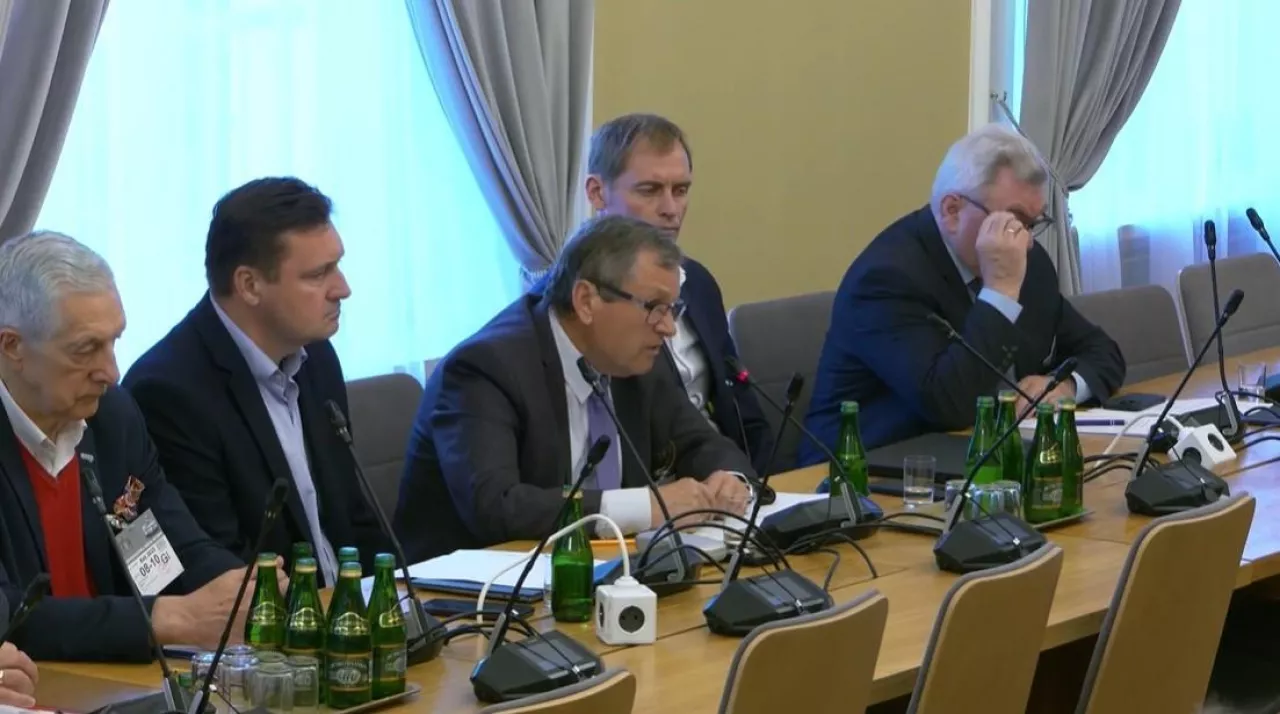 Władysław Kołodziej, prezes Regionalnego Związku Spółdzielni Produkcji Rolnej w Rzeszowie w trakcie posiedzenia sejmowej komisji rolnictwa