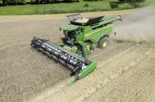 Zespół żniwny, heder, który dopasowuje się do pola. elastyczny heder koszenie i zbiór rzepaku