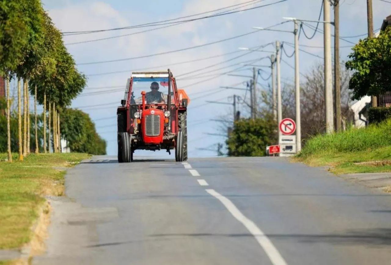 ciągnik na ulicy, przepisy drogowe