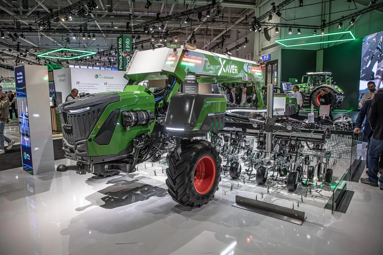 Autonomiczny robot rolniczy Fendt Xaver GT na targach Agritechnica 2025.