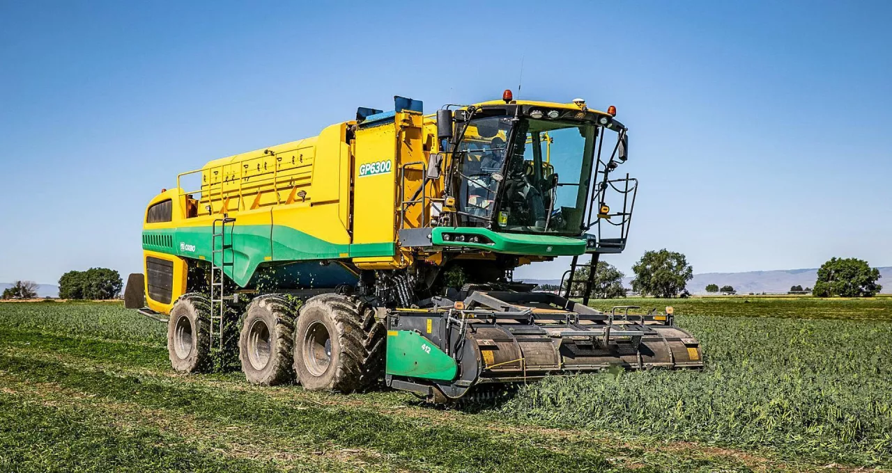 Oxbo wprowadza nowy kombajn do zbioru zielonego groszku. Model GP6300 waży 26 t i dysponuje mocą 400 KM!
