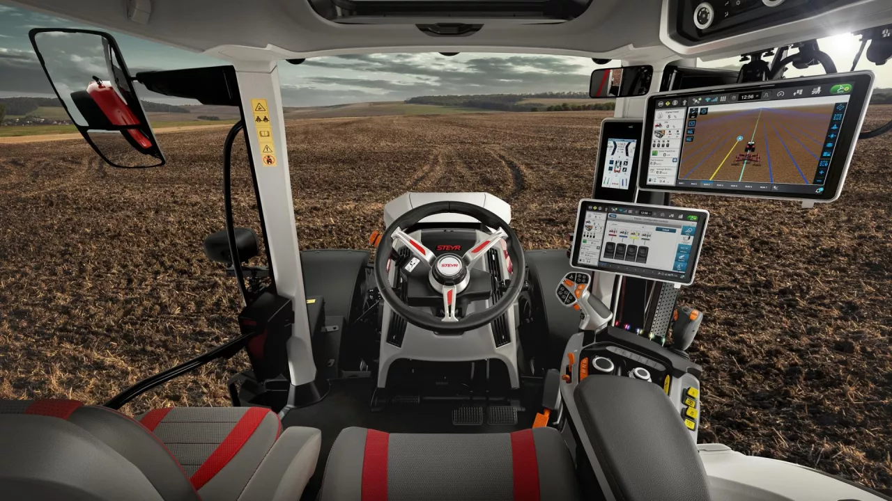 Komfort w kabinie zapewniany jest przez półaktywne zawieszenie i nową niezależną zawieszoną przednią oś