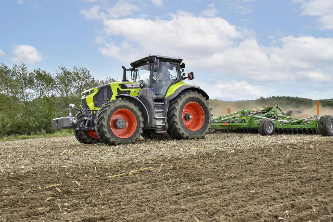 Technika, tap 2/2026, Claas Axion 9, nowy ciagnik Claas, największy Axion, test ciągnika