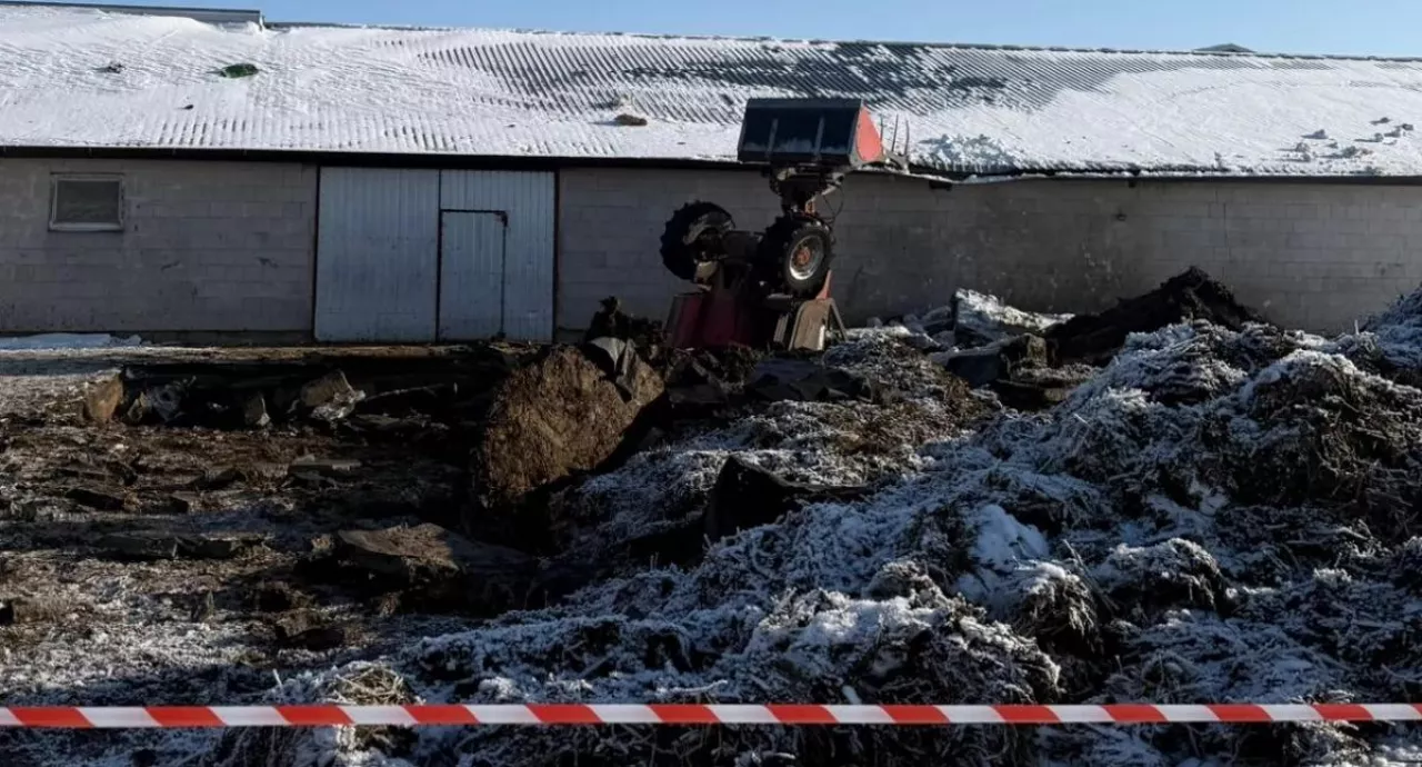 Ładowarka kołowa po wybuchu szamba