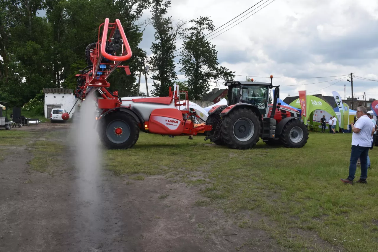 Projekt jest realizowany z wykorzystaniem polskiego opryskiwacza marki Unia