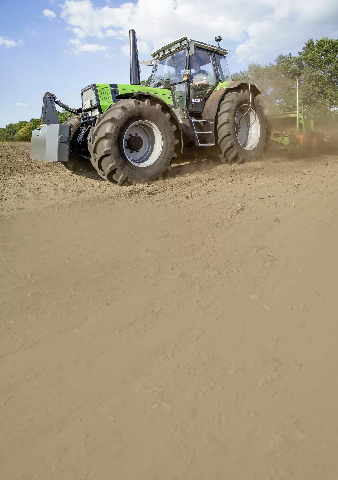Jak odpowiednio dobrać opony do ciągnika, wymiana opon w ciągniku rolniczym, Jak obliczyć wyprzedzenie przedniej osi i dobrać opony w ciągniku? 