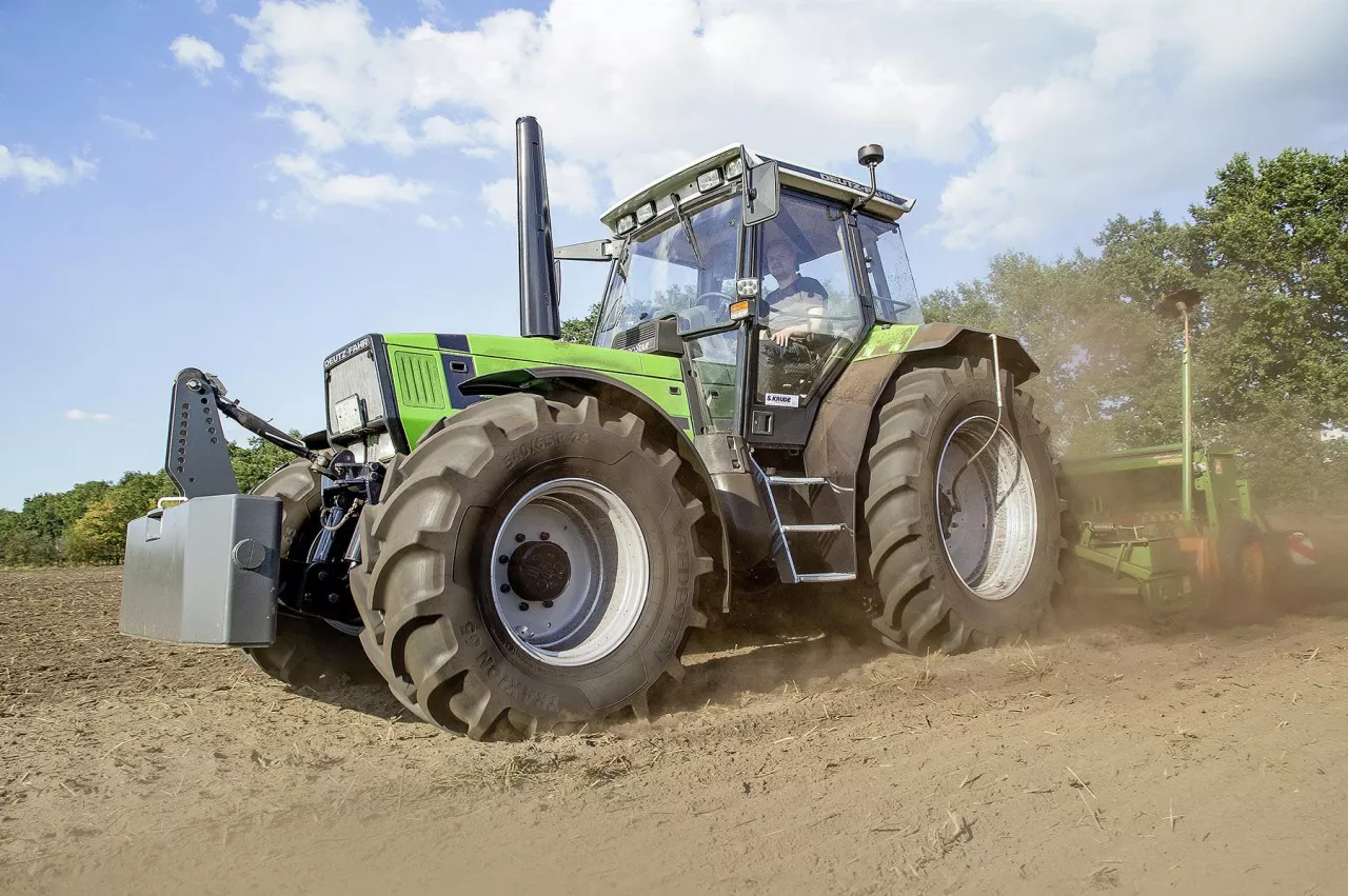 Warsztat-jak-dobrać-opony-do-ciągnika