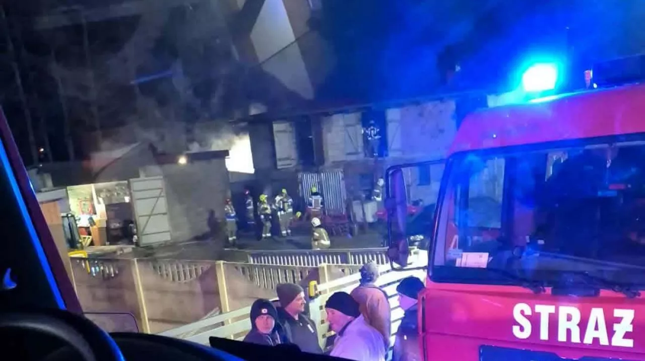 Strażacy przez kilka godzina walczyli z pożarem